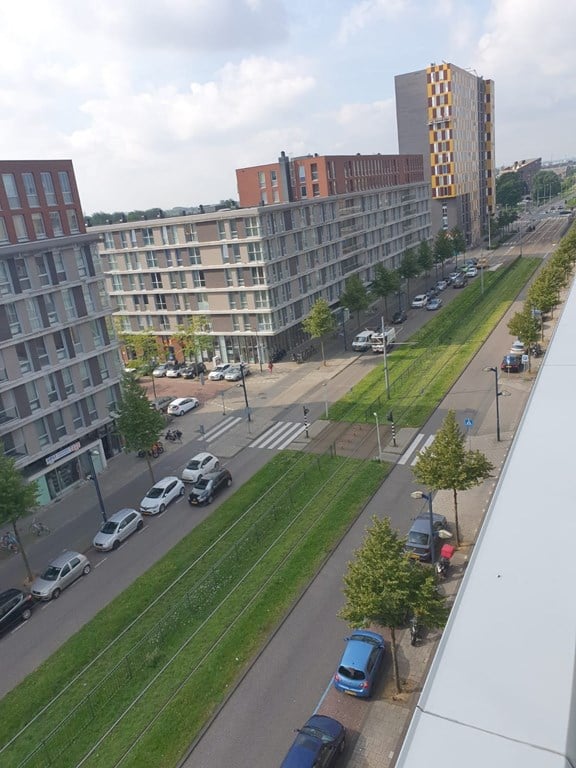 Woning aan de Pieter Calandlaan te Amsterdam