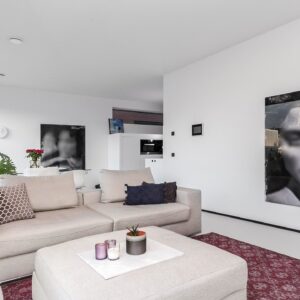 Woning aan de Valkenburgerstraat te Amsterdam