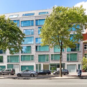 Woning aan de Valkenburgerstraat te Amsterdam