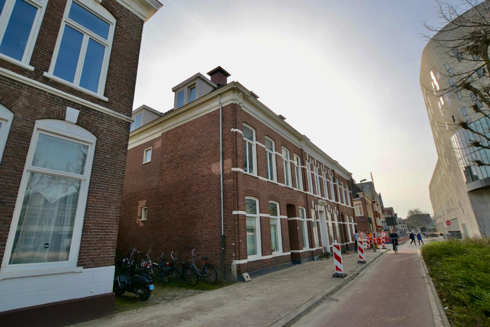 Woning aan de Damsterdiep te Groningen