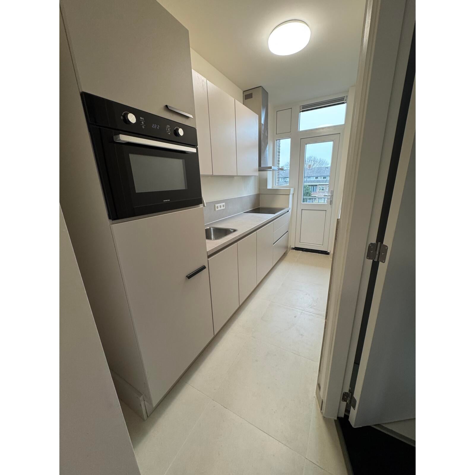 Woning aan de Dorpsweg te Rotterdam