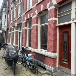 Woning aan de Eerste Helmersstraat te Amsterdam