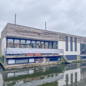 Woning aan de IJsbaanpad te Amsterdam