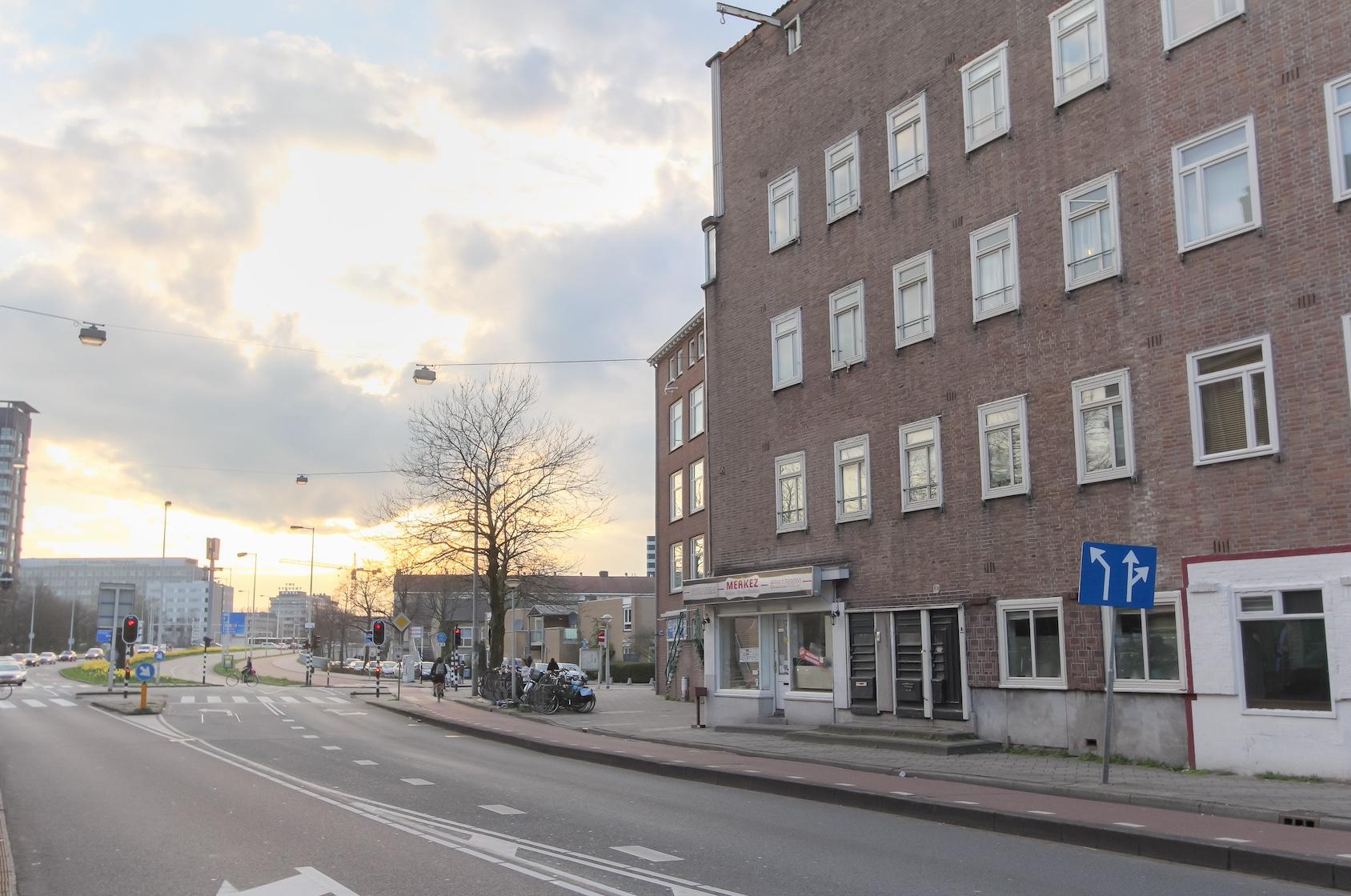 Woning aan de Jan van Galenstraat te Amsterdam