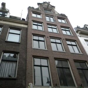 Woning aan de Warmoesstraat te Amsterdam
