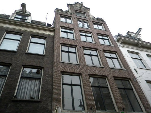 Woning aan de Warmoesstraat te Amsterdam