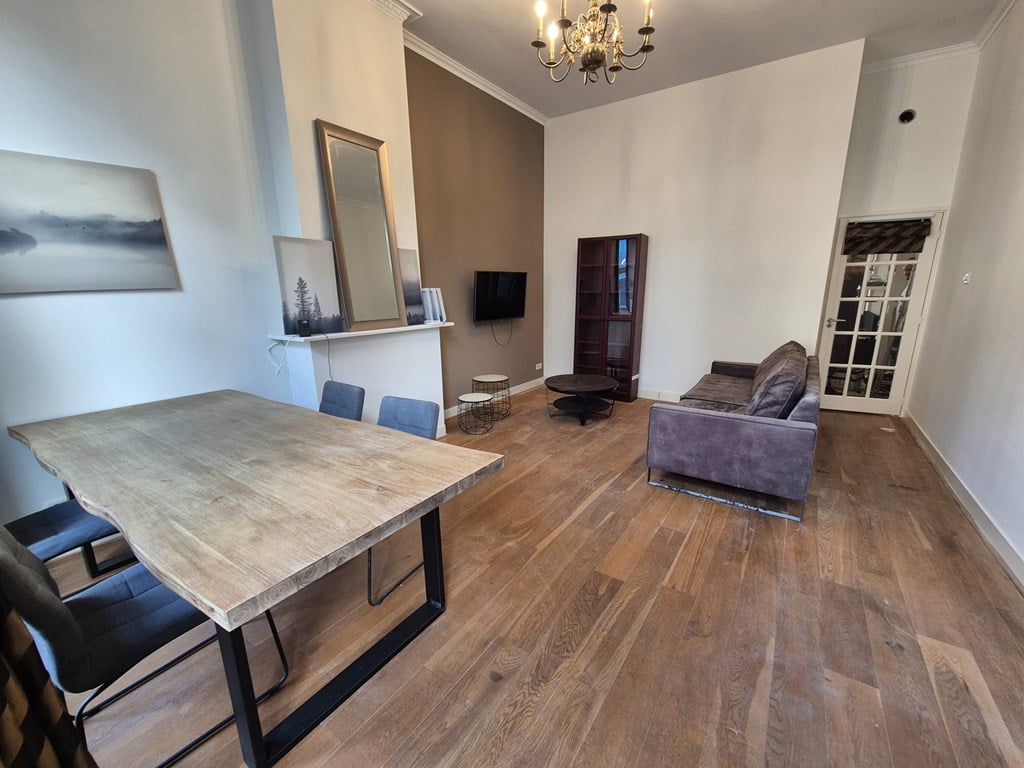 Woning aan de Witte de Withstraat te Den Haag