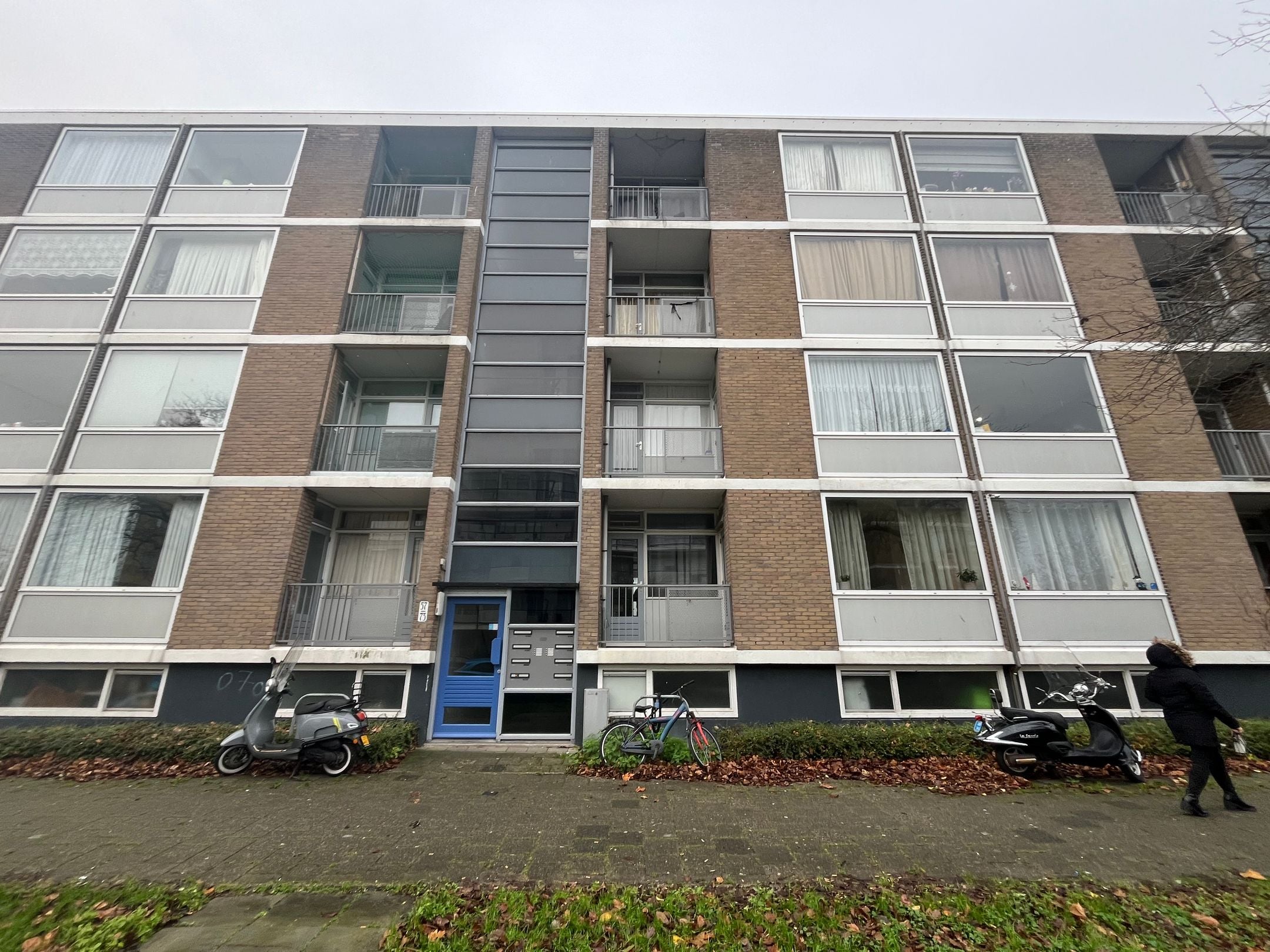 Woning aan de Zwaardvegersgaarde te Den Haag