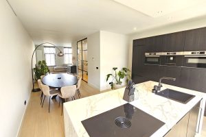 Woning aan de Van Oosterzeestraat te Rotterdam