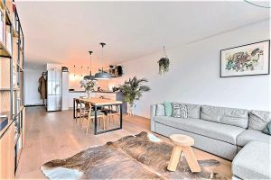 Woning aan de Bilderdijkkade te Amsterdam