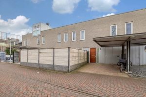 Woning aan de Eliza van Calcarstraat te Amsterdam