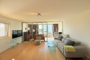 Woning aan de Arent Janszoon Ernststraat te Amsterdam