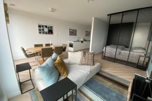 Woning aan de Badhuiskade te Amsterdam