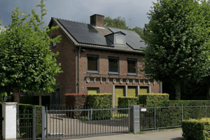 Woning aan de Burgemeester van Hooffln te Veldhoven