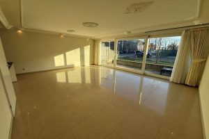 Woning aan de Eliza van Calcarstraat te Amsterdam