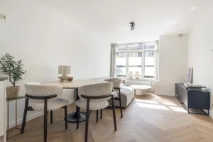 Woning aan de Esmoreitstraat te Amsterdam