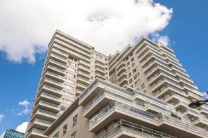 Woning aan de Gustav Mahlerlaan te Amsterdam