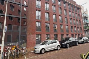 Woning aan de Hugo de Grootkade te Amsterdam
