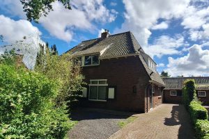 Woning aan de IJsbaanweg te Laren (NH)