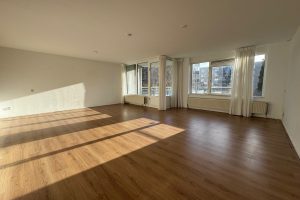 Woning aan de Krooswijkhof te Amsterdam