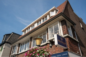 Woning aan de Langstraat te Wassenaar