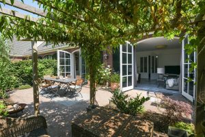 Woning aan de Nieuw-Loosdrechtsedijk te Loosdrecht