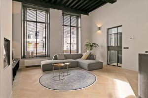 Woning aan de Oudezijds Achterburgwal te Amsterdam