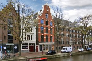 Woning aan de Oudezijds Voorburgwal te Amsterdam