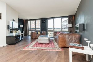 Woning aan de Pieter Oosterhuisstraat te Amsterdam
