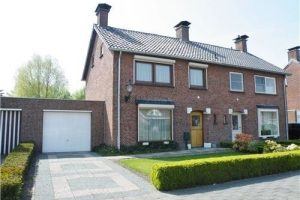 Woning aan de Roosendaalsebaan te Oud Gastel