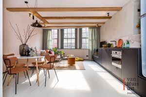 Woning aan de Warmoesstraat te Amsterdam