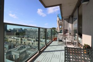 Woning aan de Willem Augustinstraat te Amsterdam