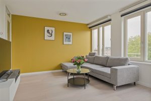 Woning aan de Witte de Withstraat te Amsterdam