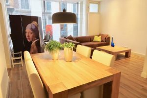 Woning aan de Witte de Withstraat te Den Haag