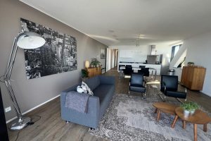 Woning aan de Anna van Buerenplein te Den Haag